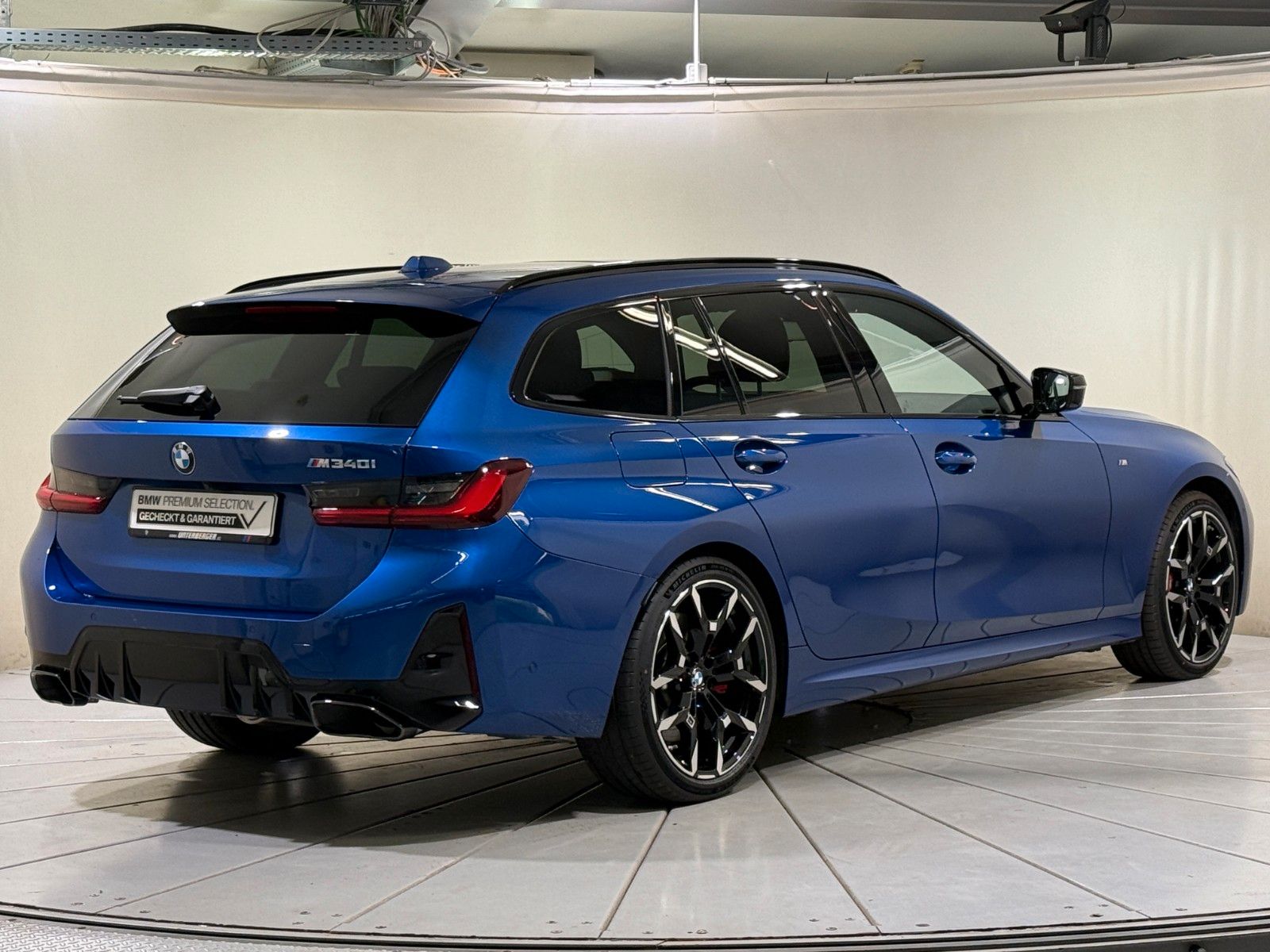BMW M340i xDrive Touring Pro 392PS AHK Pano 360 HUD foto 3