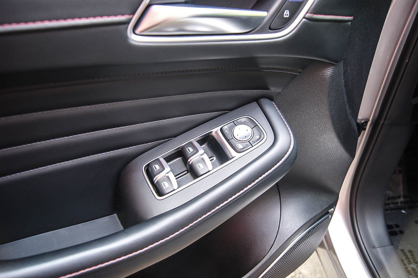 Fahrzeugabbildung MG HS 1.5T-GDI Aut. Luxury PANORAMA LEDER ASSISTENT