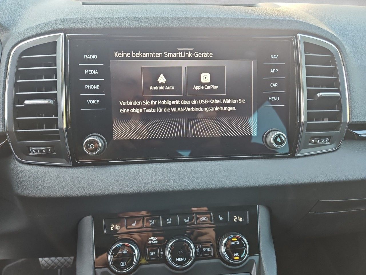 Fahrzeugabbildung SKODA Karoq Selection Style TSI DSG