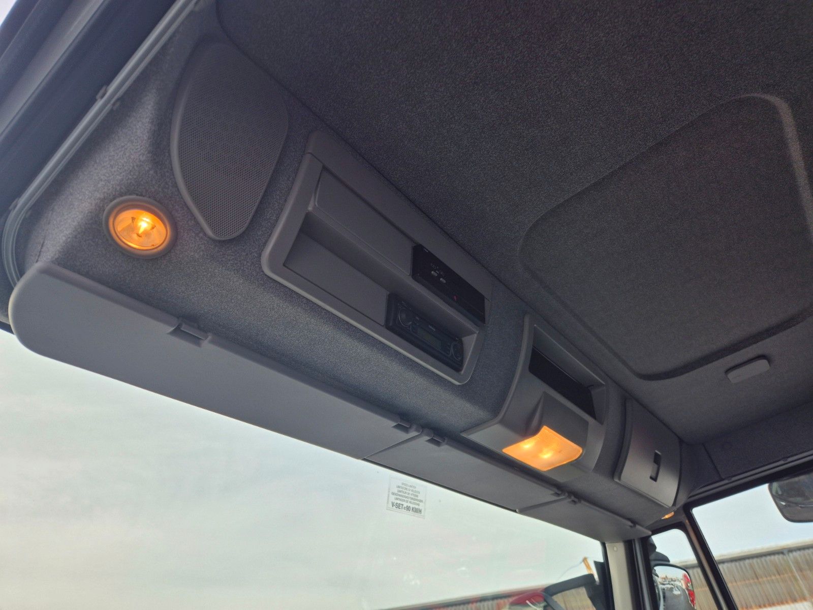 Fahrzeugabbildung Iveco Stralis AT190S31/FP CM BDF LBW unterfaltbar AHK