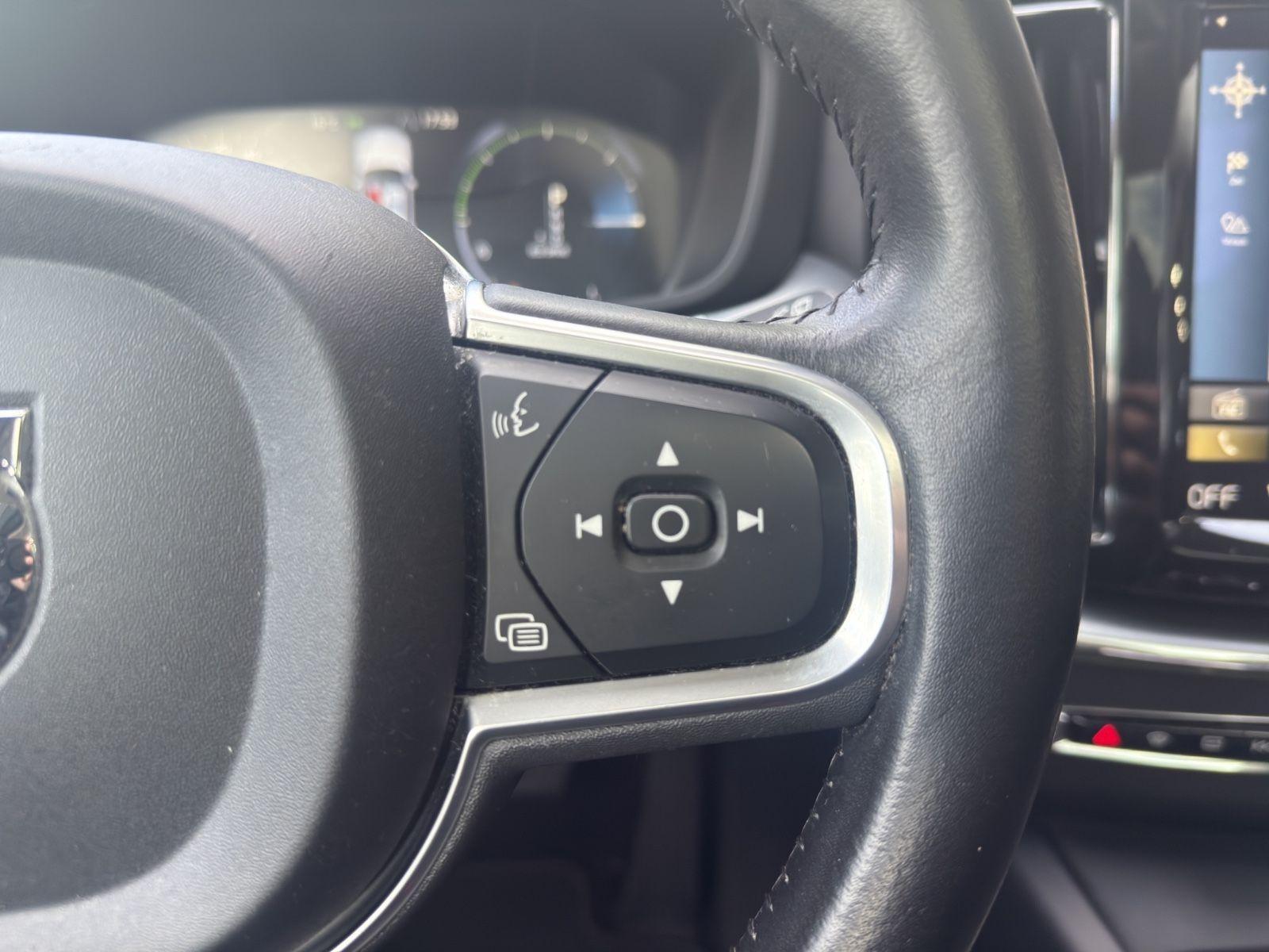 Volvo XC 60 Momentum AWD|1.HAND|SCHECKHEFT|PANO