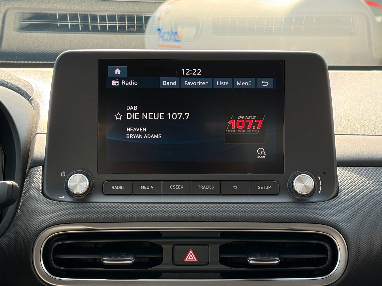 Fahrzeugabbildung Hyundai KONA E Select SHZ LHZ ACC Navi CarPlay PDC LKA
