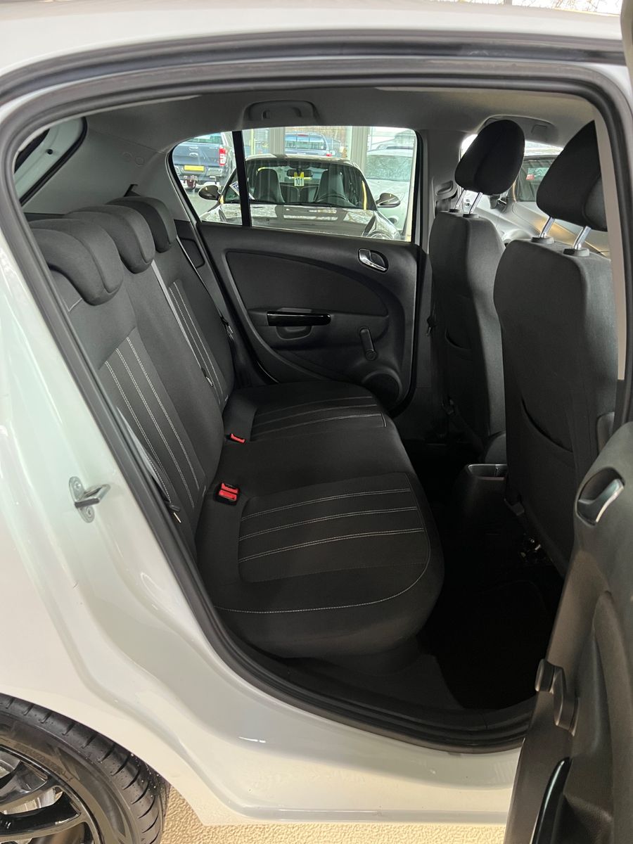 Fahrzeugabbildung Opel Corsa D Color Edition Sport