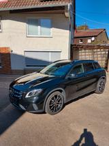 Mercedes-Benz GLA 220 d 4MATIC DCT -MB 100 Garantie - Mercedes-Benz GLA 220 von privat
