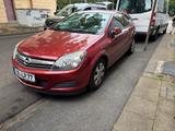 Opel Astra GTC - Opel Astra mit Benzin-Antrieb: Sportwagen, Automatik
