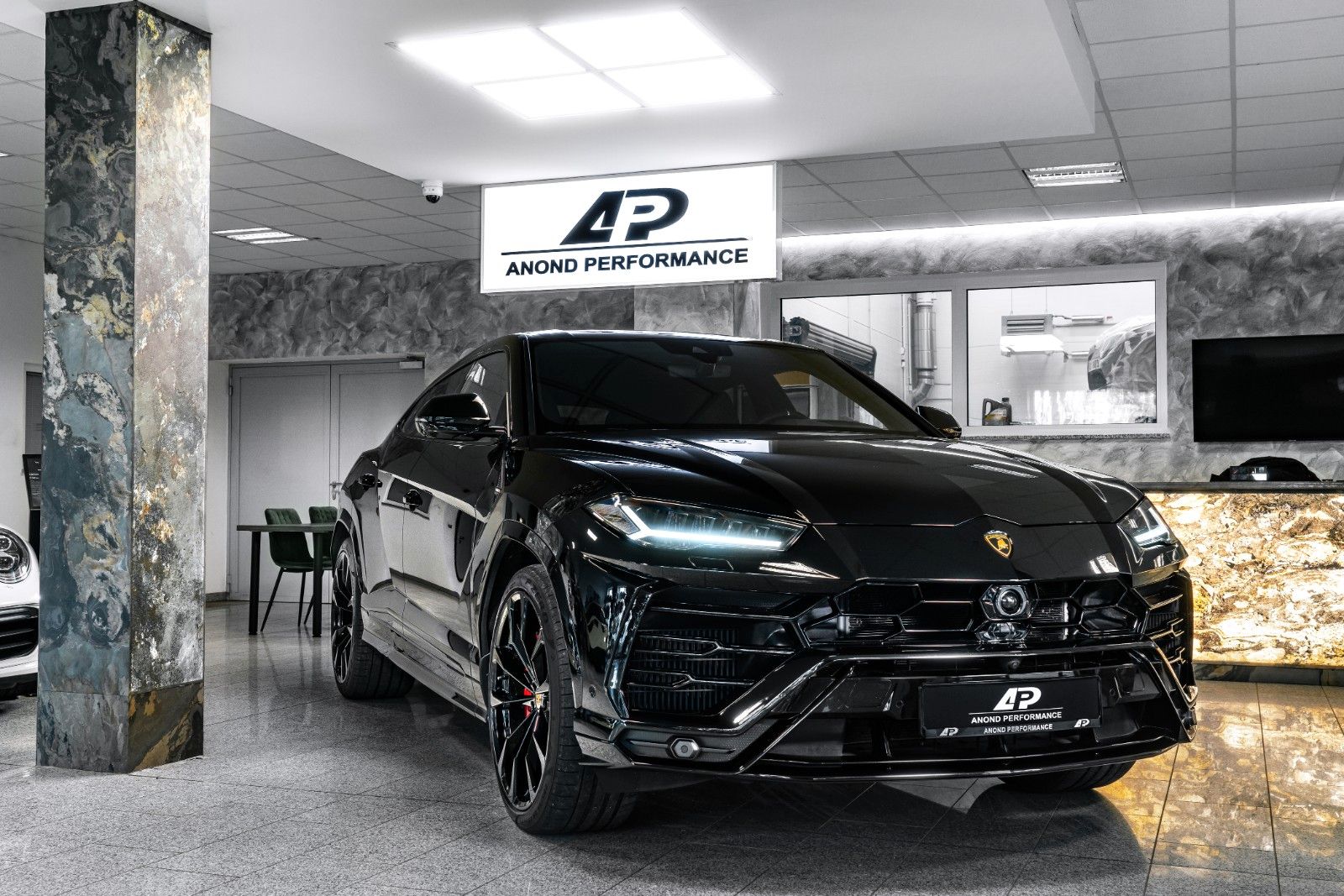 LAMBORGHINI Urus