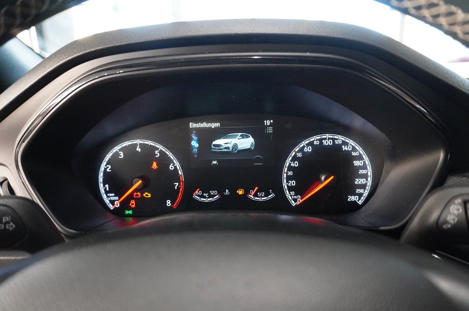 Fahrzeugabbildung Ford Focus Lim. ST 2.3 ECOBOOST NAVI/LED/SH/SPORT/B&O