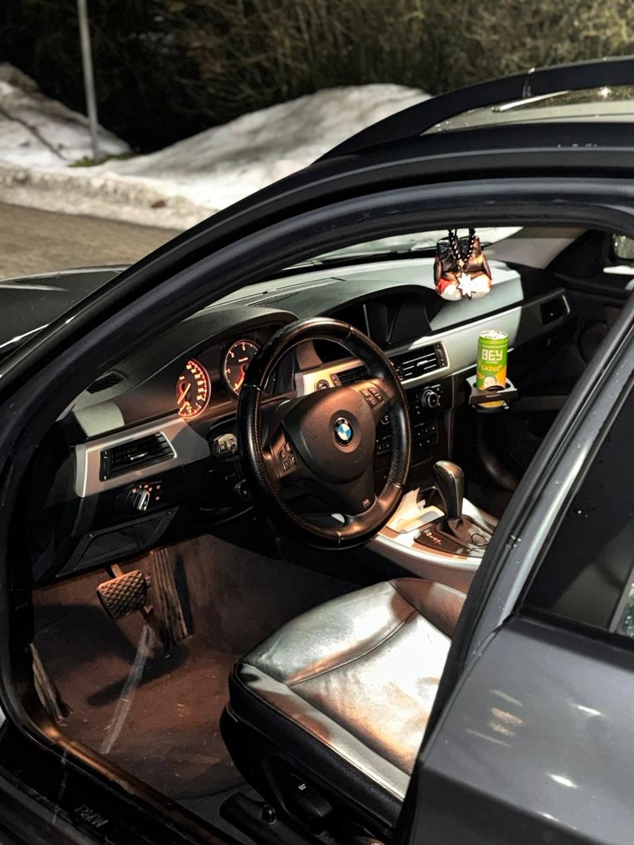 BMW 318 2009 — engine 143 HP (105kW)
