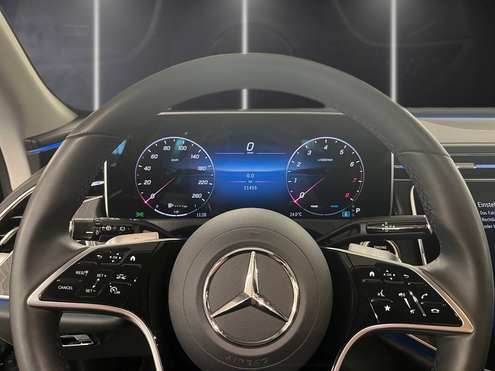 Fahrzeugabbildung Mercedes-Benz E 200 T Avantgarde*AHK*Kamera*Totwinkel*MBUX*LED