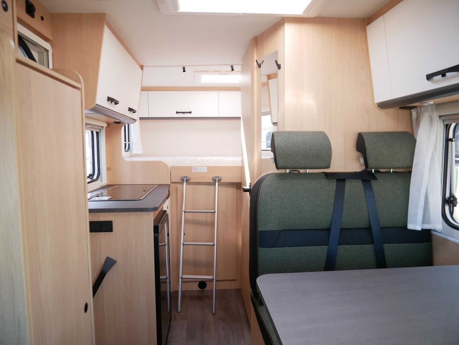Fahrzeugabbildung Sunlight Adventure V 60 Autom.Faltverdunkelung