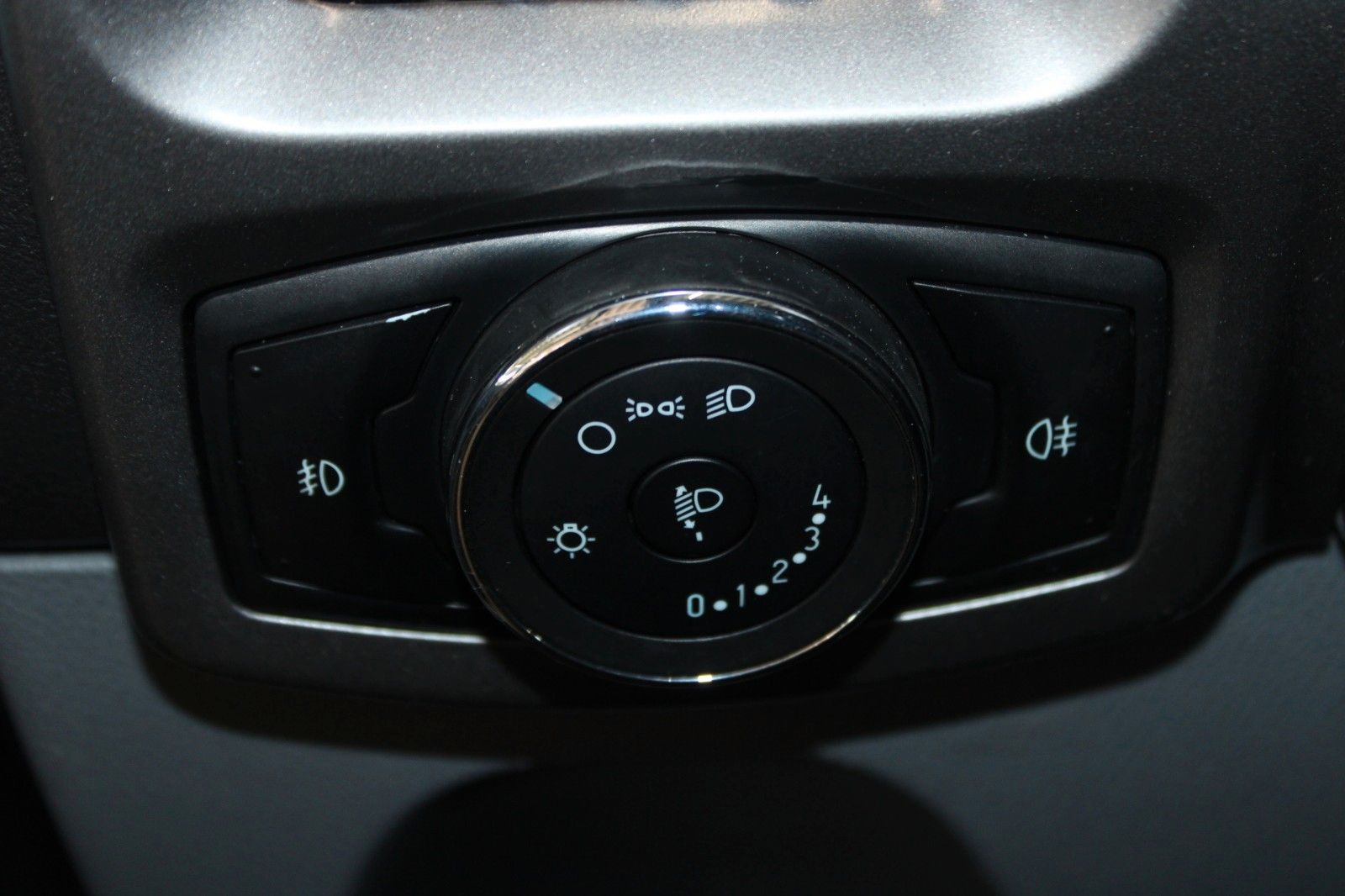 Fahrzeugabbildung Ford Transit Custom Kombi TREND 9-Si Doppelklima AHK