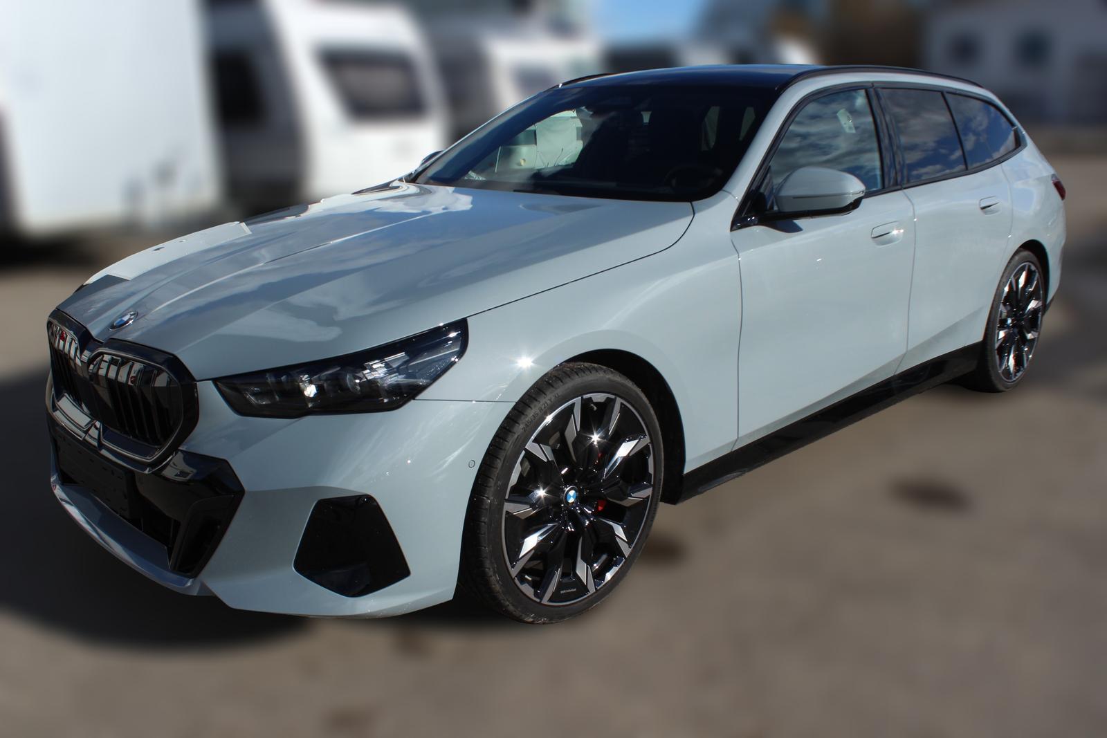 BMW 520d xDrive Touring M Sport Pro HUD B&W AHK Pano