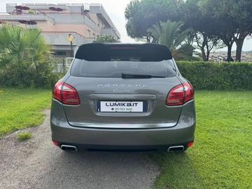 Porsche Cayenne - 6