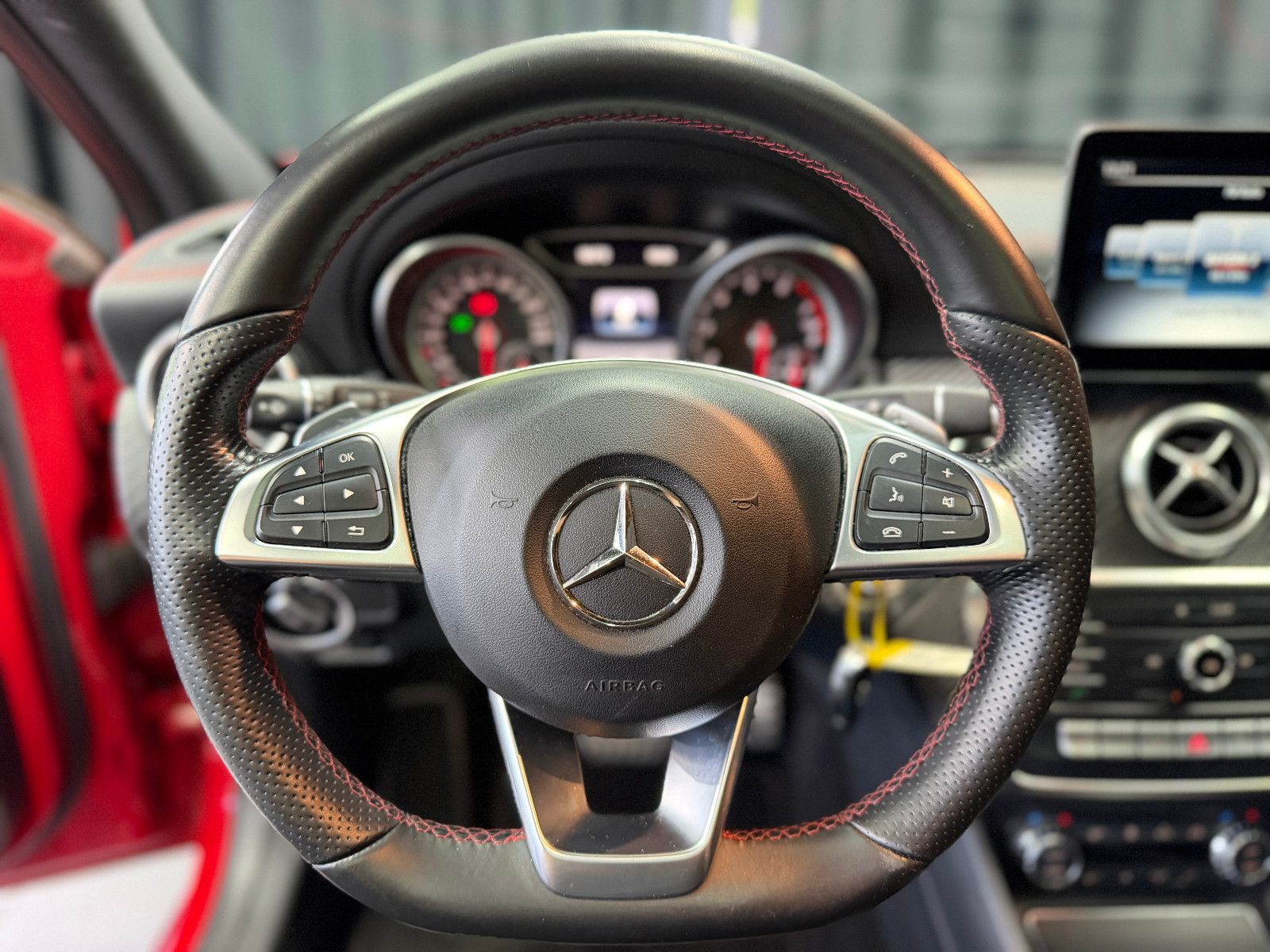 Fahrzeugabbildung Mercedes-Benz A 250 4Matic AMG-LINE|PANORAMA|7G AUTOMATIK|