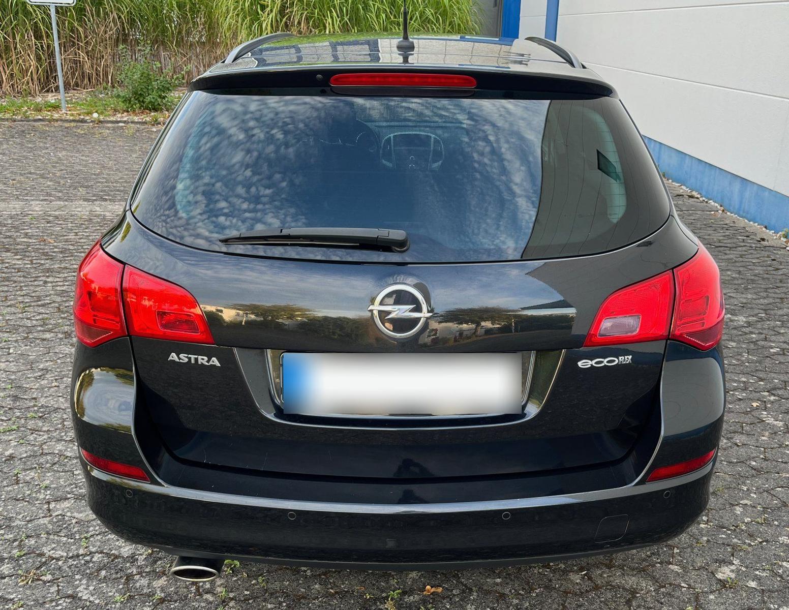 Opel Astra 2012 — photo 6