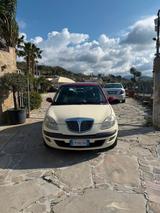 Lancia Ypsilon 1.3 MJT 75 CV Oro Giallo - Lancia Ypsilon Oro mit Diesel-Antrieb