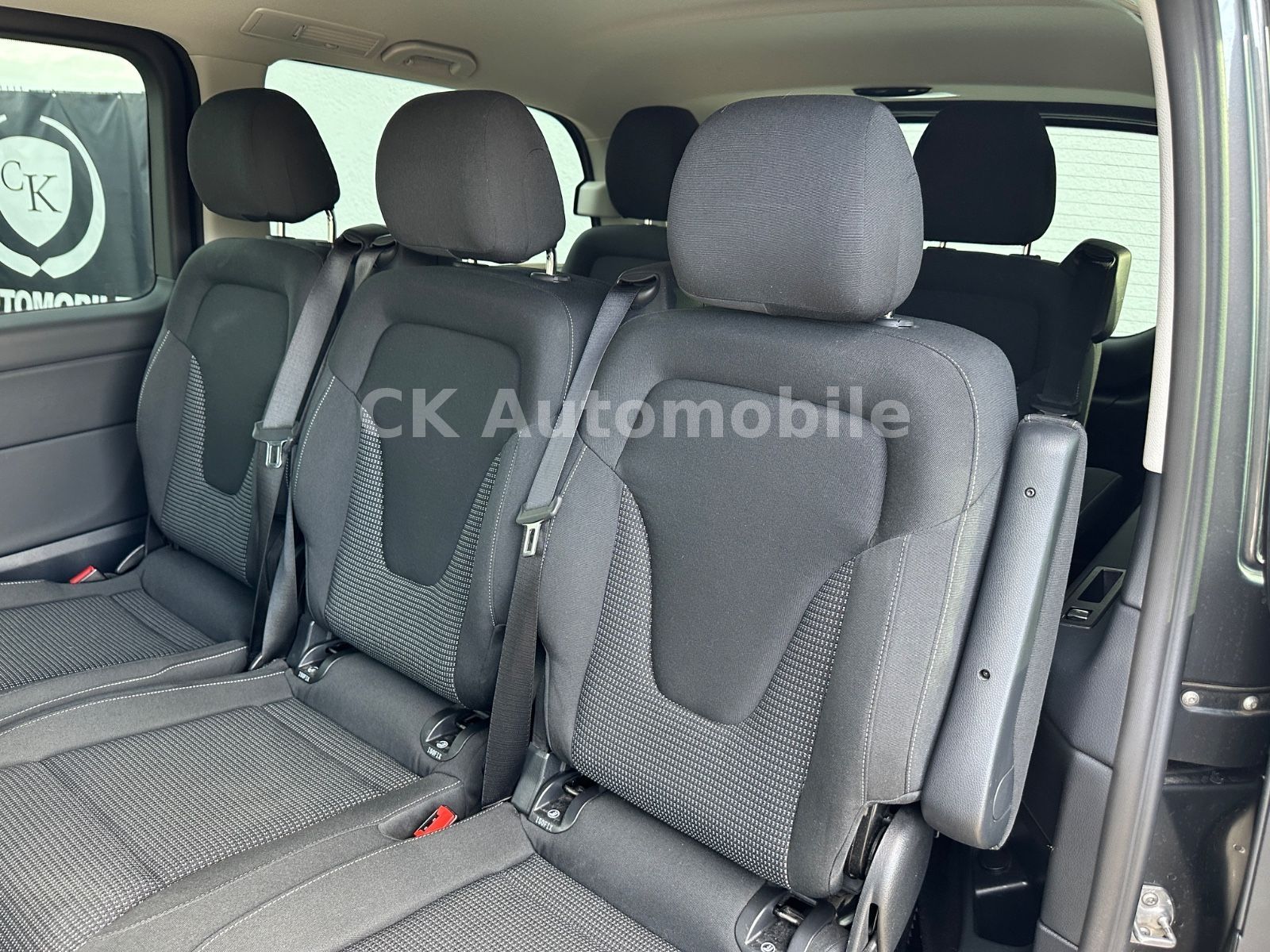 Fahrzeugabbildung Mercedes-Benz V 250d EDITION 4MATIC lang/7 Sitze/Navi/LED/AHK