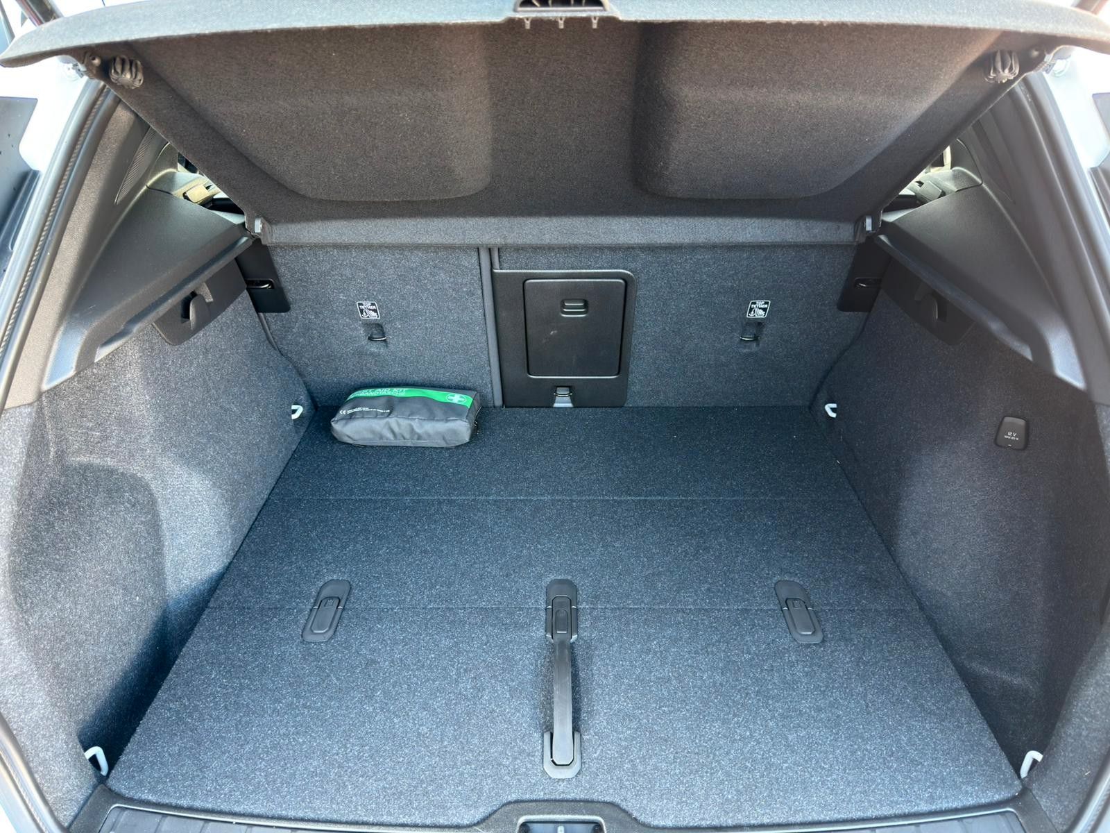Fahrzeugabbildung Volvo XC40 B4 AWD Ultimate Dark*PANO*STDHZG*360°*ACC