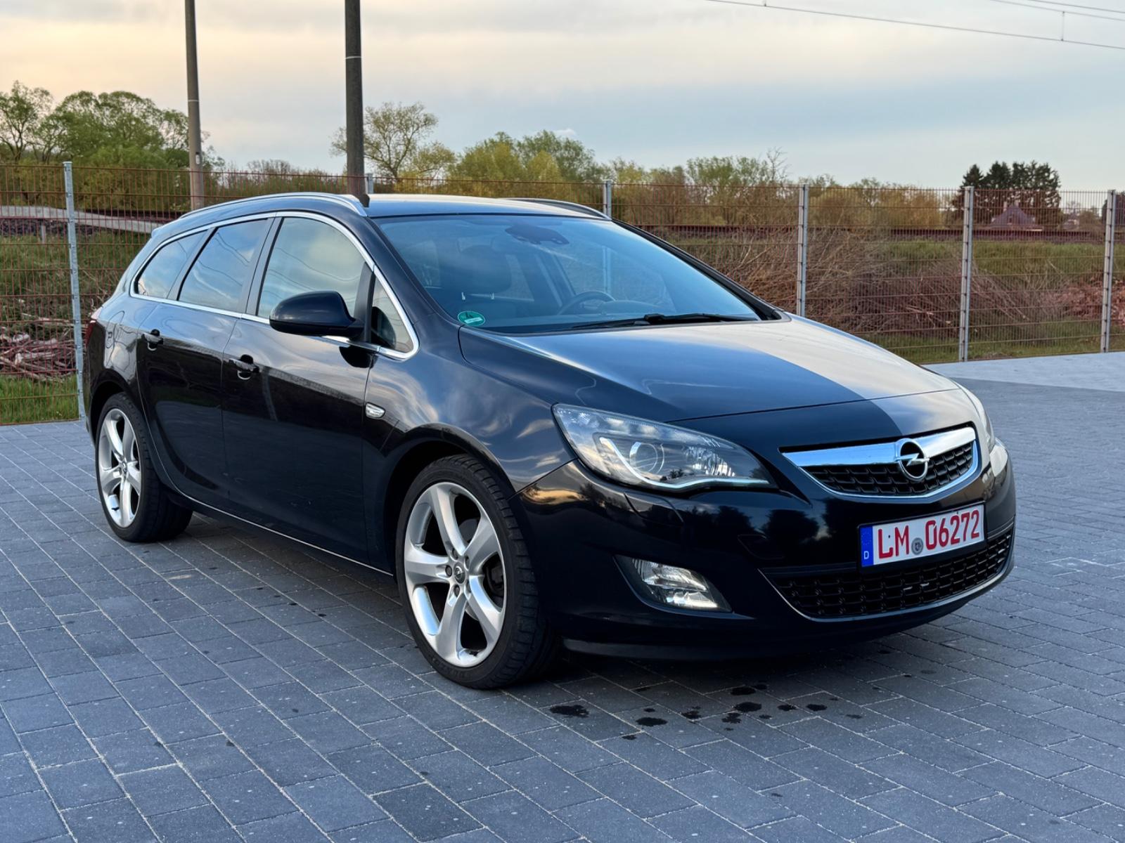 Opel Astra J Sports Tourer Innovation/ Tüv Neu/ Top