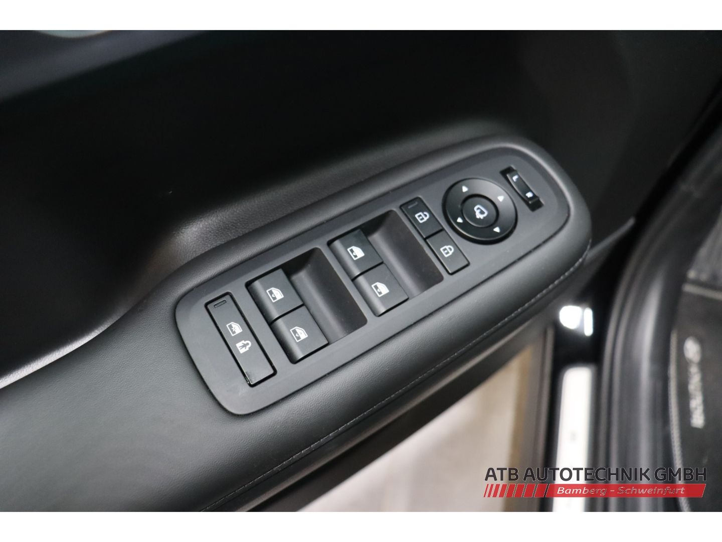 Fahrzeugabbildung Hyundai SANTA FE Signature 5-Sitzer 1.6l Hybrid 2WD Navi