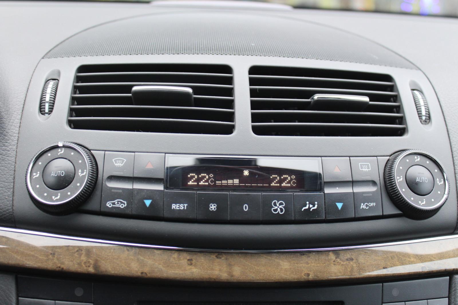 Mercedes-Benz E320 2005 — photo 14
