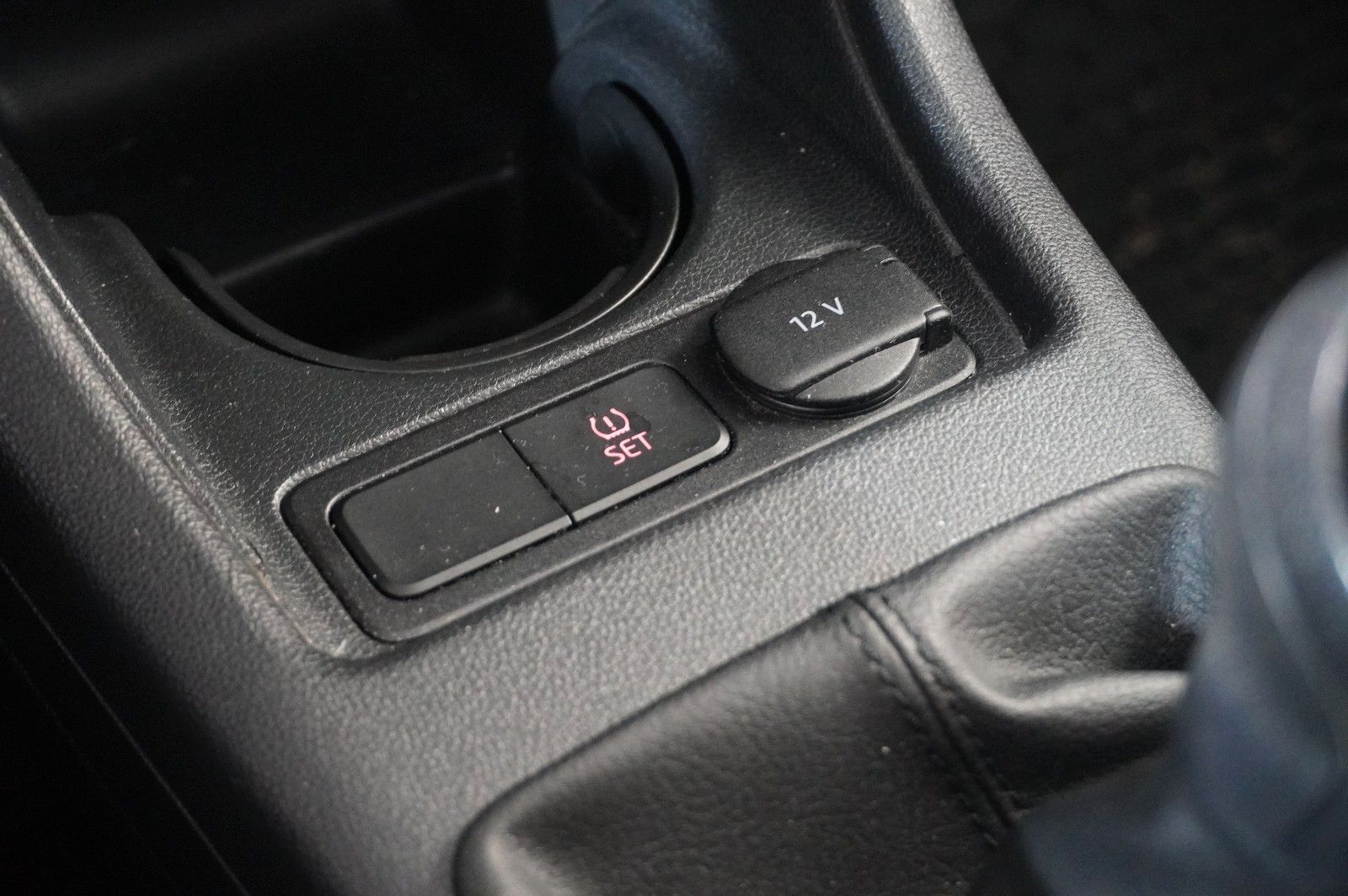 Fahrzeugabbildung Volkswagen up! 1.0 MOVE 3-TÜR NAVI/KLIMA/SPORT/CD/AUX/TÜV