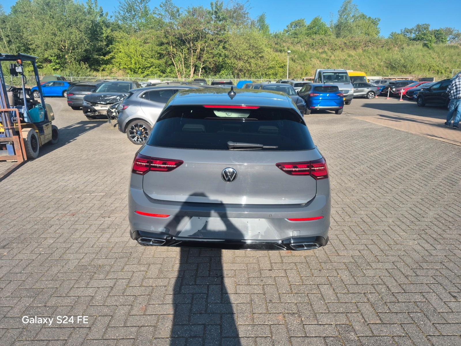 Volkswagen Golf 1.5 B R-line DSG