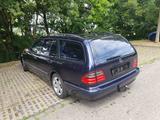 Mercedes-Benz E 270 CDI T ELEGANCE Elegance - Mercedes-Benz E 270 aus 2002