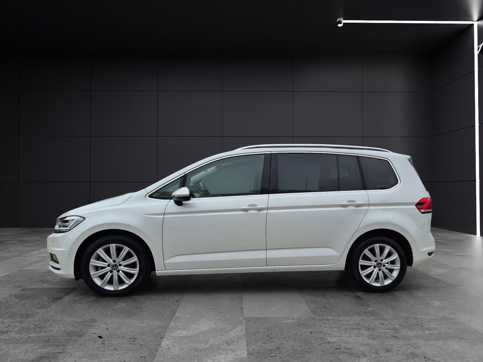 Fahrzeugabbildung Volkswagen Touran TDI Highline DSG 7-Si LED AHK Navi AID AC