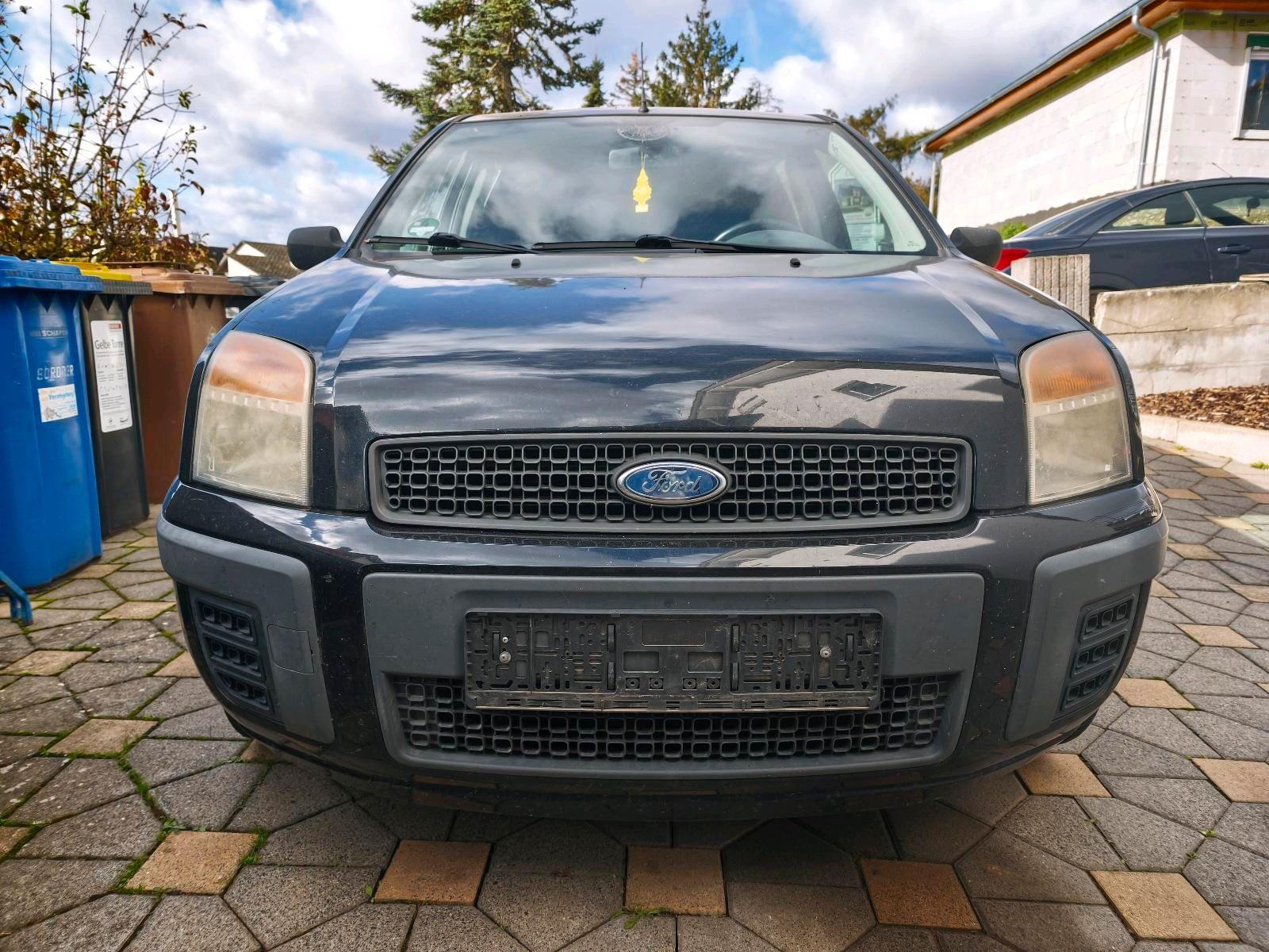 Ford Fusion 2005 — rear view
