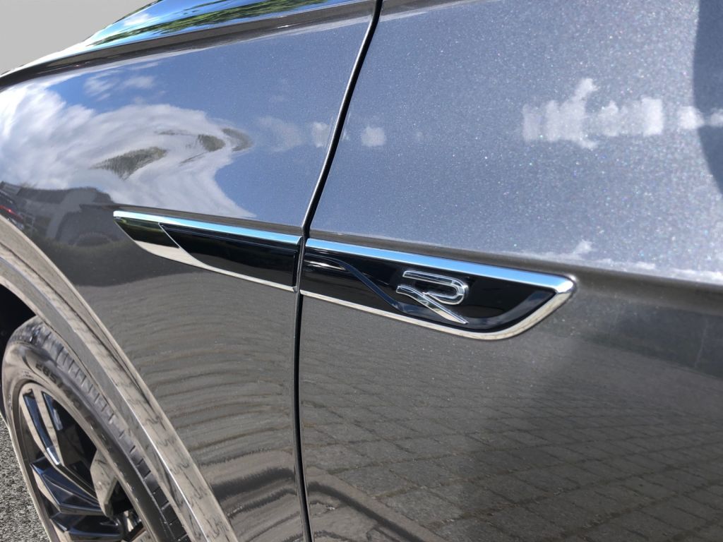 Fahrzeugabbildung Volkswagen Touareg 3.0 V6 e-Hybrid 4Motion Aut. R Pano Luft