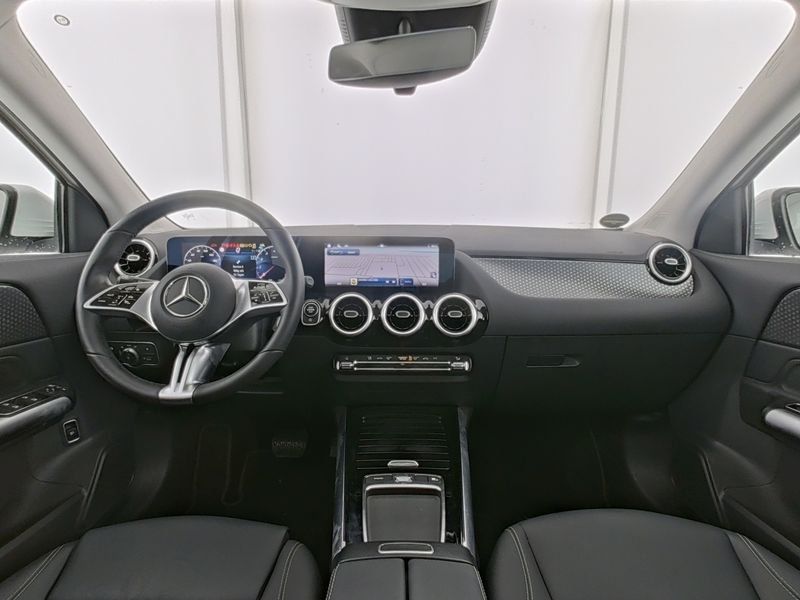 Fahrzeugabbildung Mercedes-Benz GLA 200 Progressive*Pano*Distro*Totwink*LED*Kam*