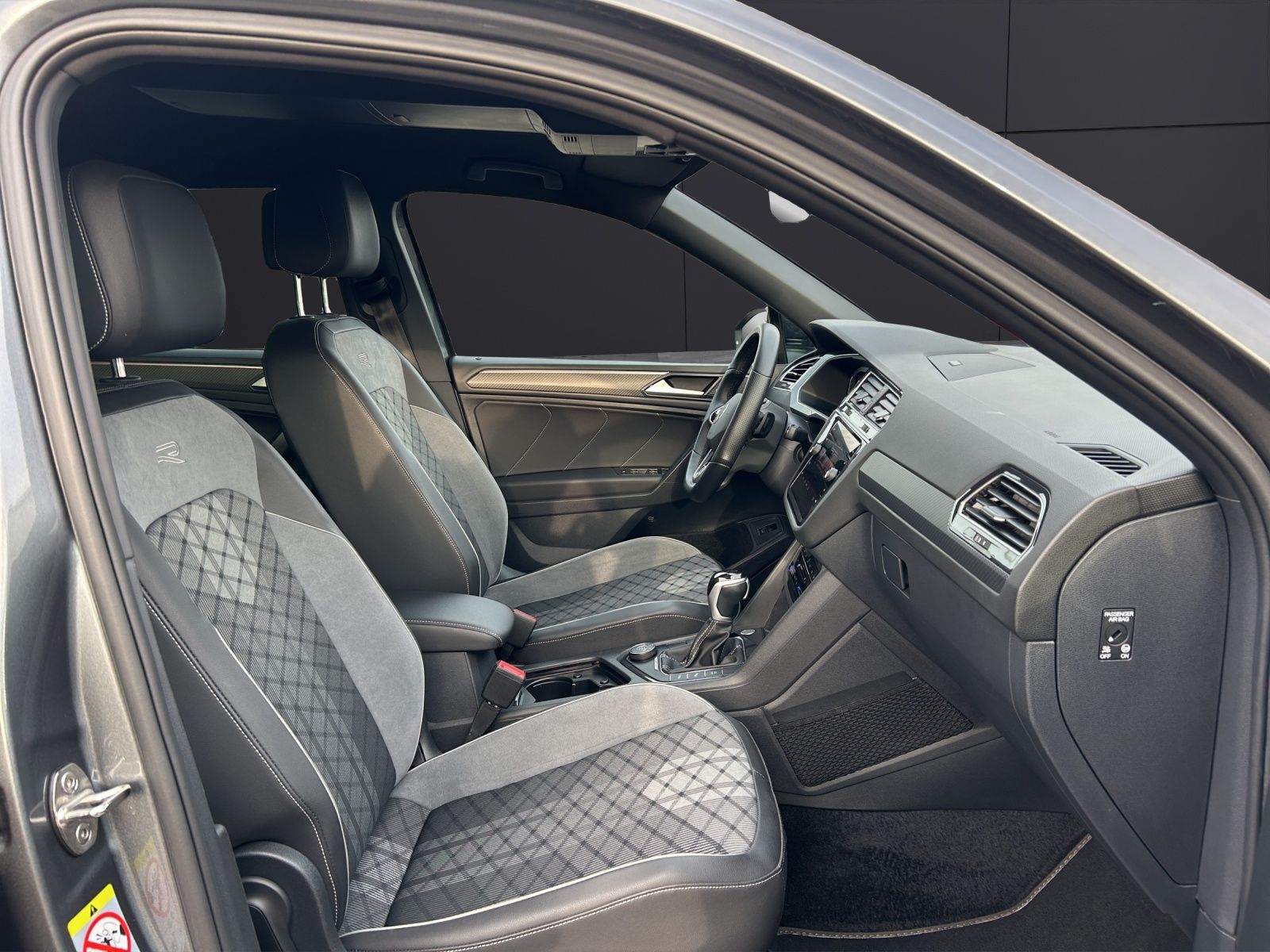 Fahrzeugabbildung Volkswagen Tiguan Allspace R-Line TDI 4M Matrix STH AHK HuD