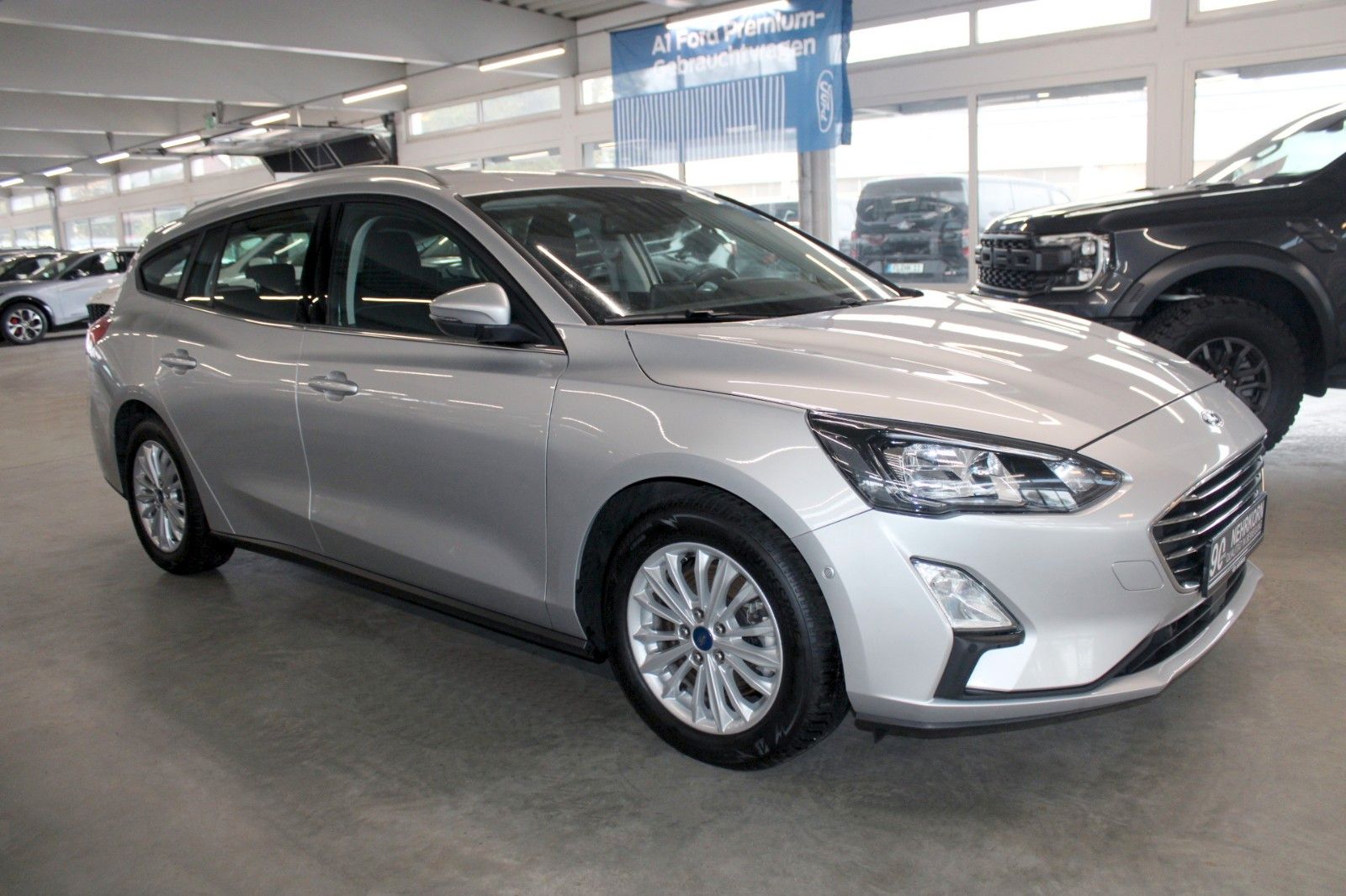 Fahrzeugabbildung Ford Focus Titanium Turnier LED NAVI CAM WinterPaket
