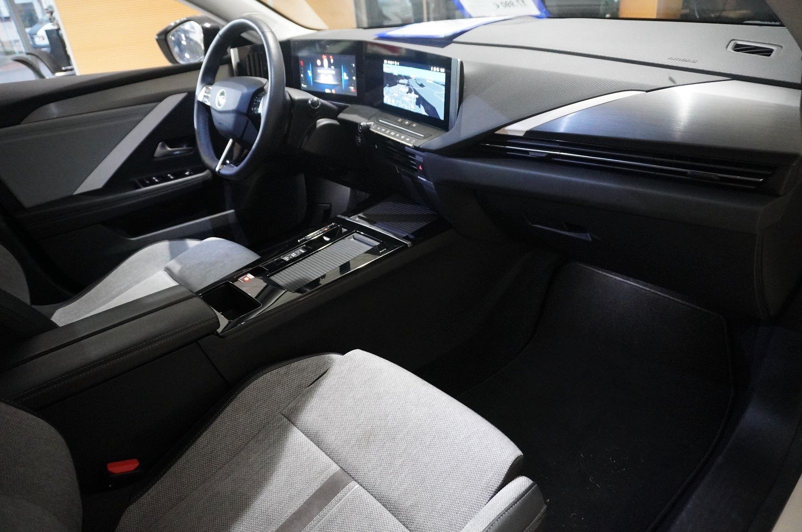 Fahrzeugabbildung Opel Astra L Lim. 1.2T ELEGANCE NAVI/LED/KAMERA/SPORT