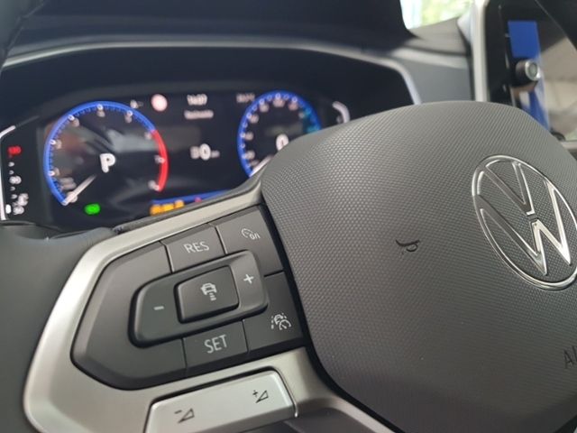 Fahrzeugabbildung Volkswagen T-Roc 1.5 TSI DSG Style LED-PLUS NAVI AHK RFK GJ