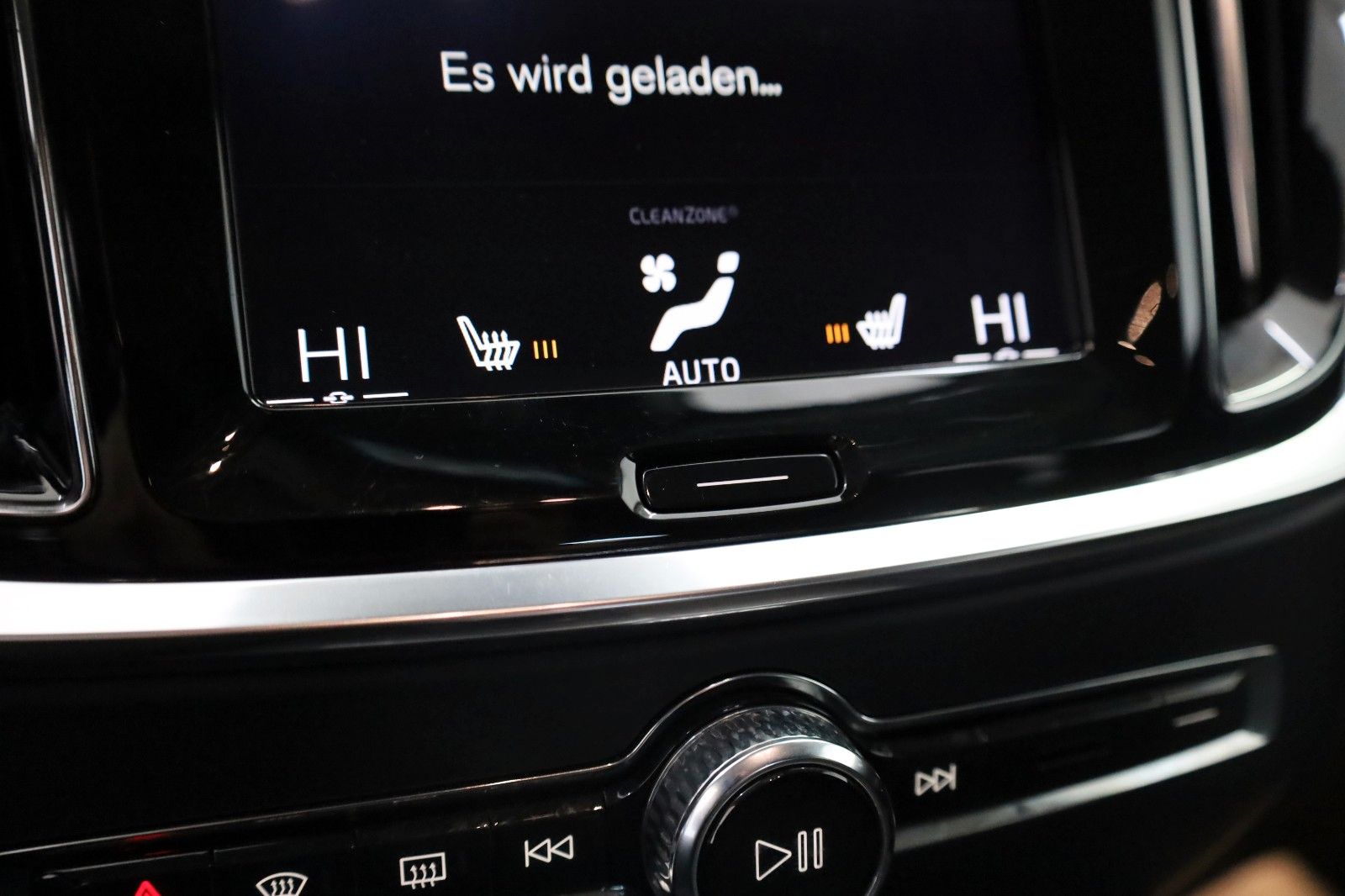 Fahrzeugabbildung Volvo V60 Momentum Pro,Leder,Navi,SH,Kamera,LED,AHK el