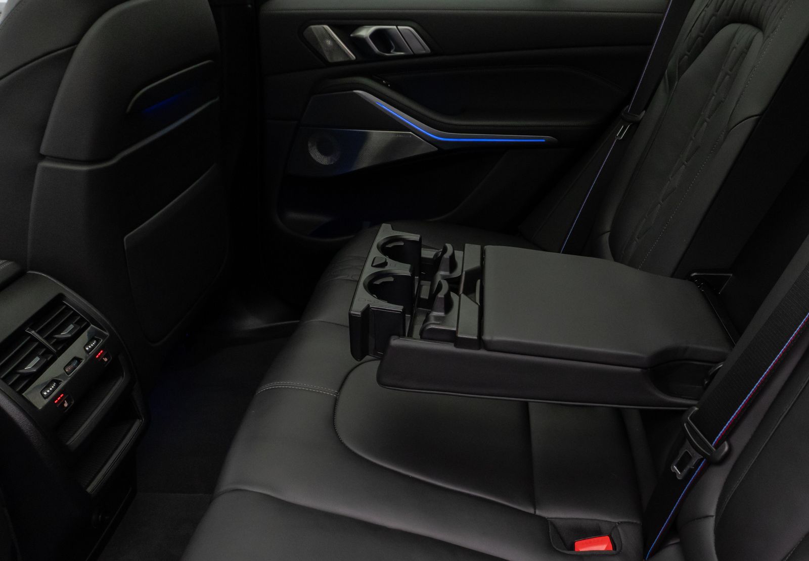 Fahrzeugabbildung BMW X5 xD40i M Sport Panorama 360°Laser HUD DAB B&W