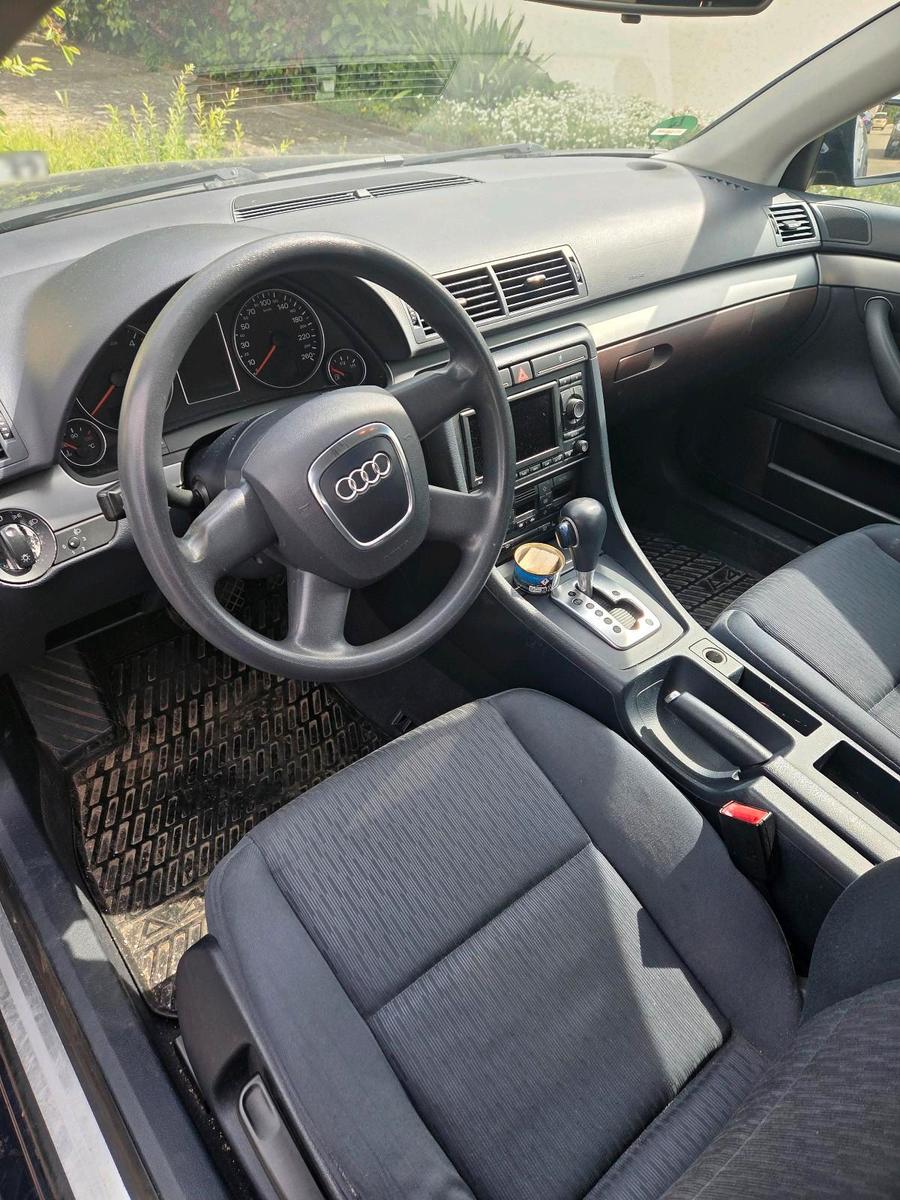 Audi A4 2005 — engine