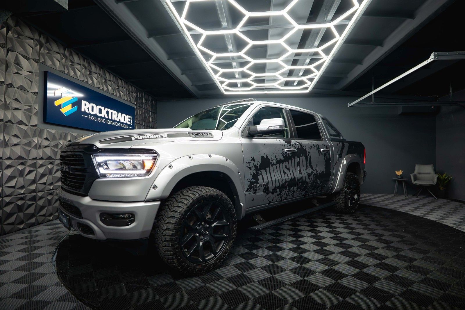 Fahrzeugabbildung Dodge RAM 5.7 V8 HEMI 4x4 LARAMIE PUNISHER *Pano*LED*
