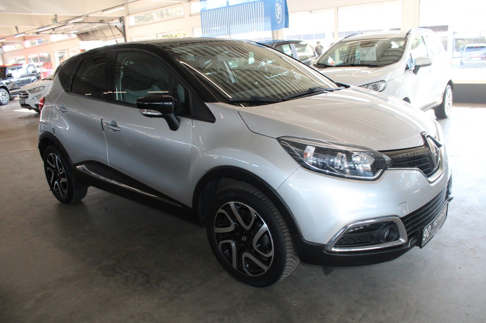 Fahrzeugabbildung Renault Captur Luxe 120 AUTOMATIK AHK NAVI CAM Klimaauto