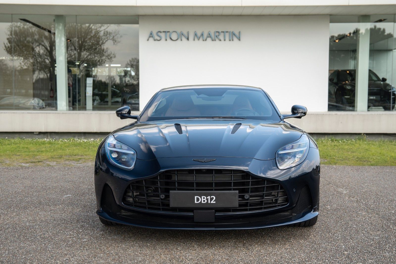 Aston Martin DB12 4.0 V8 imagem 2