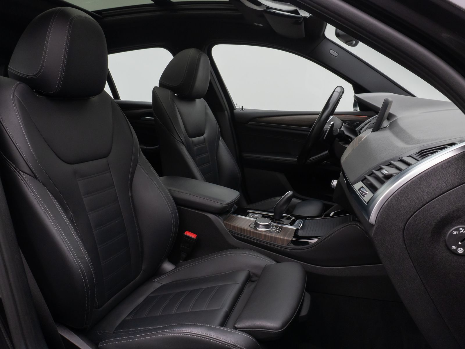 Fahrzeugabbildung BMW X4 xD20d M Sport X Panoram 360°HUD Komfort Alarm