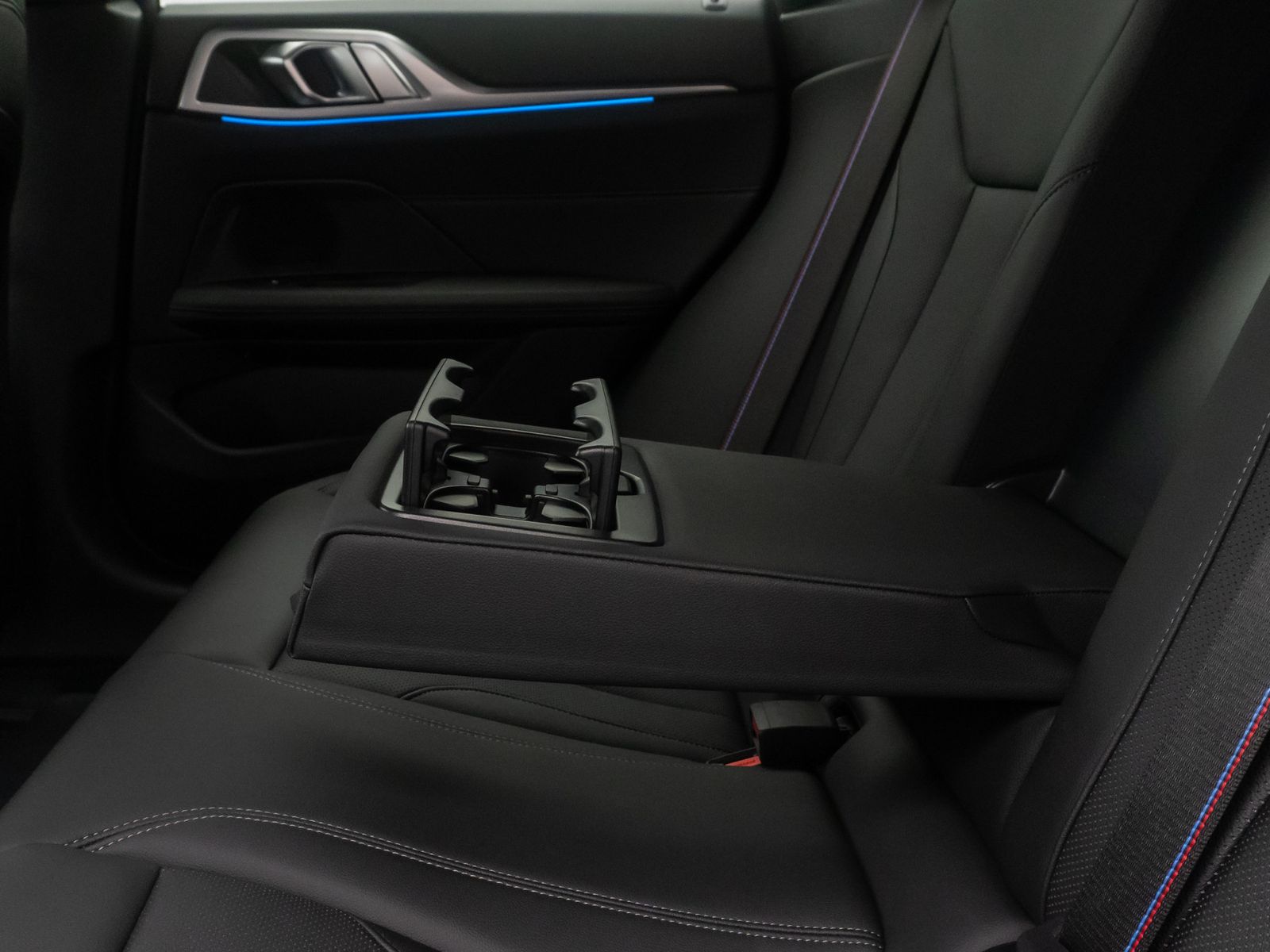 Fahrzeugabbildung BMW i4 eD40 M Sport HUD DAB Kamera Individual 19Zoll