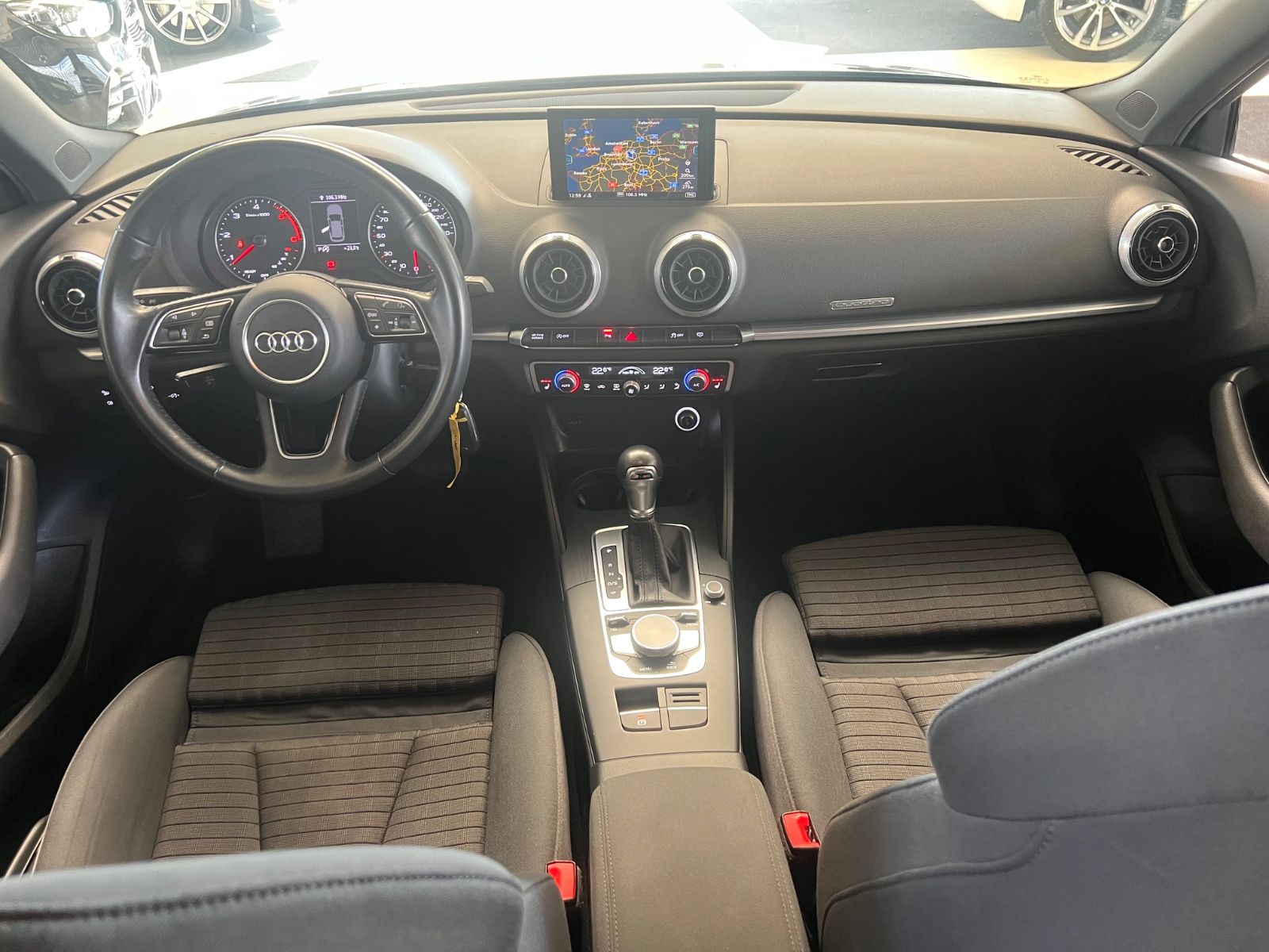 Fahrzeugabbildung Audi A3 Sportback 40 TDI quattro sport
