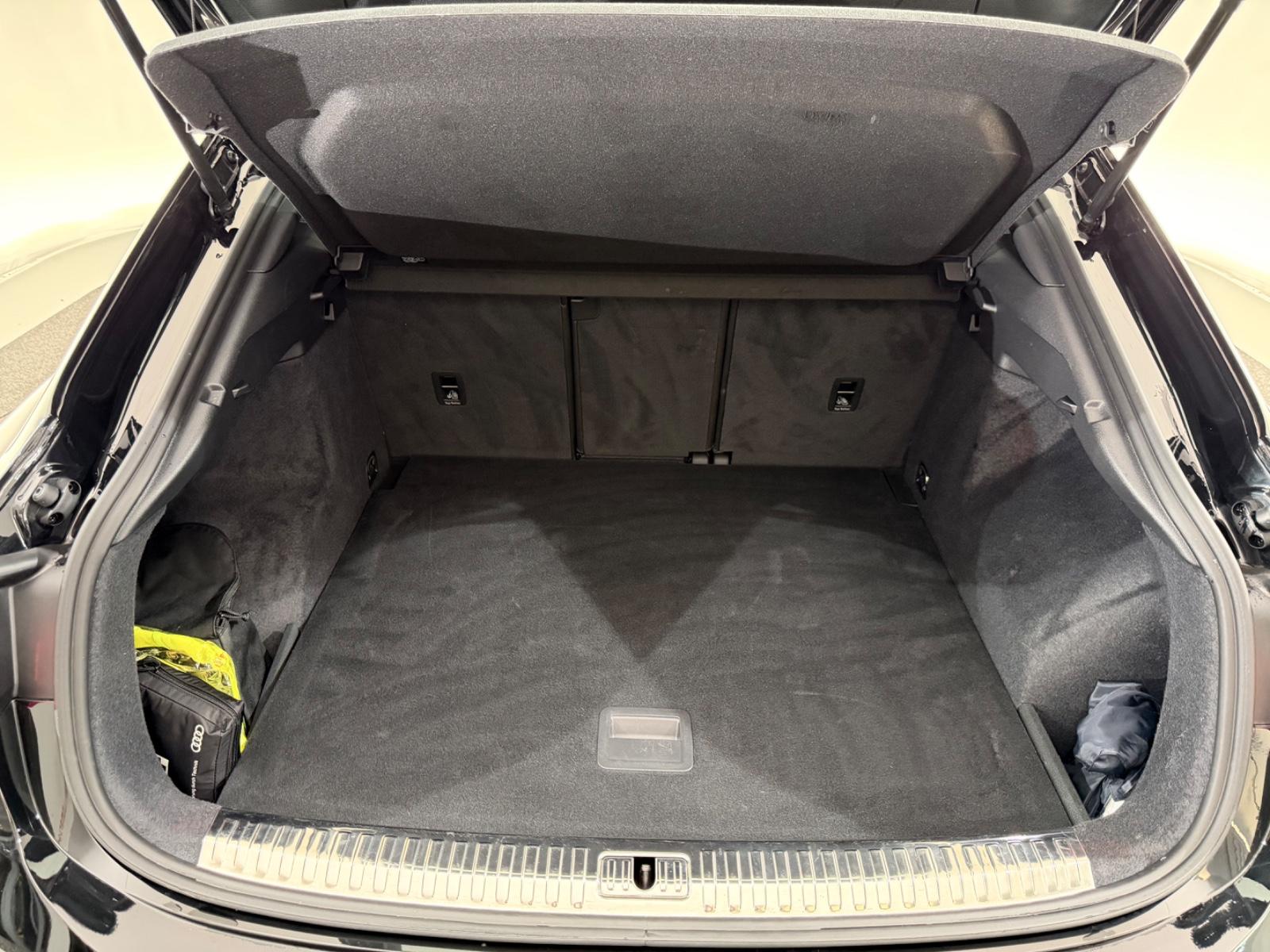 Audi Q3 35 TDI*S LINE*LED-R.KAM-AHK-SHD-MMI-KESSY — 17