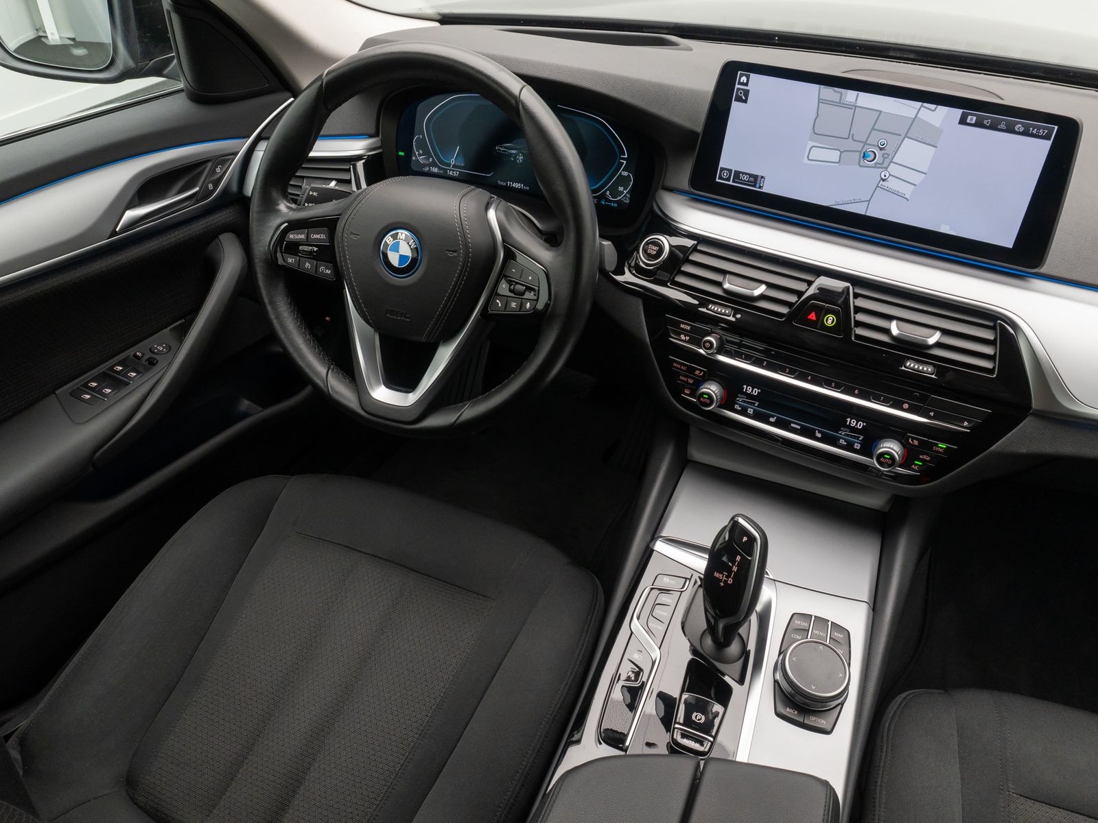 Fahrzeugabbildung BMW 530e xD Kamera DAB Laser Komfort HUD HiFi Sport