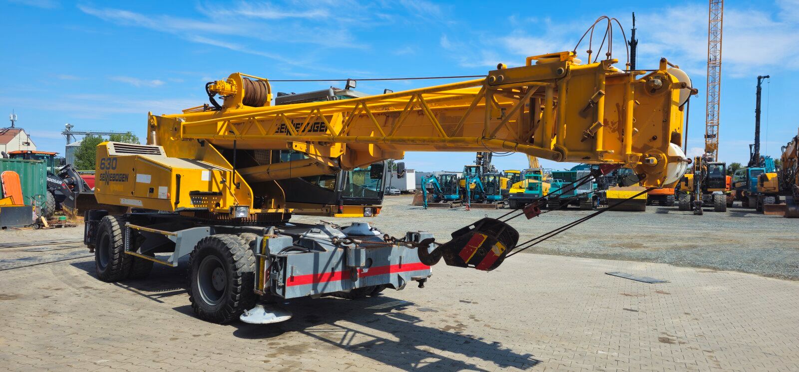 Fahrzeugabbildung Sennebogen 630 30t Mobilkran / Teleskopkran + JIB