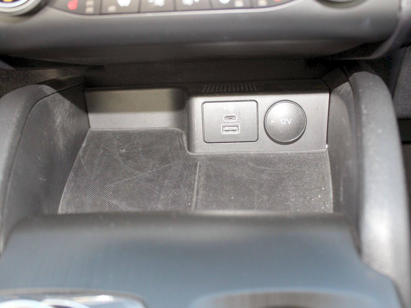 Fahrzeugabbildung Ford Kuga Plug-In Hybrid Cool & Connect 2,5 Duratec