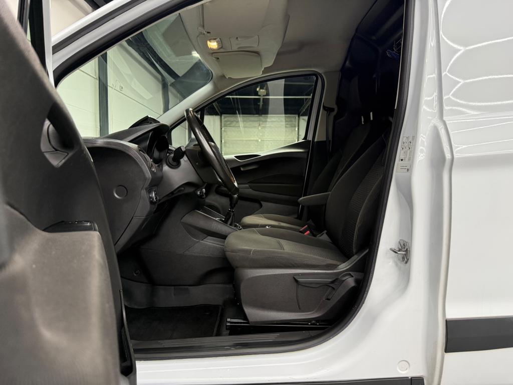 Ford Transit Courier 1.5 TDCi, Foto 19 von 40